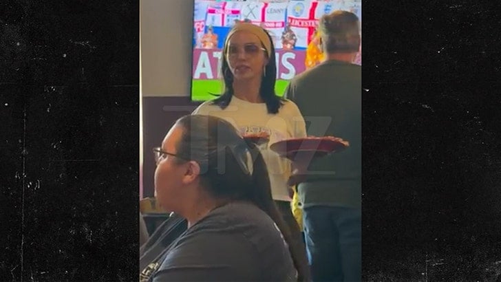 Scheana Shay Jumps In to Help Seattle Bar During World Cup Chaos