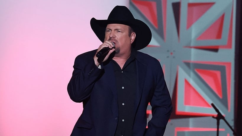 Garth Brooks Hits the Road Again With New Tour
