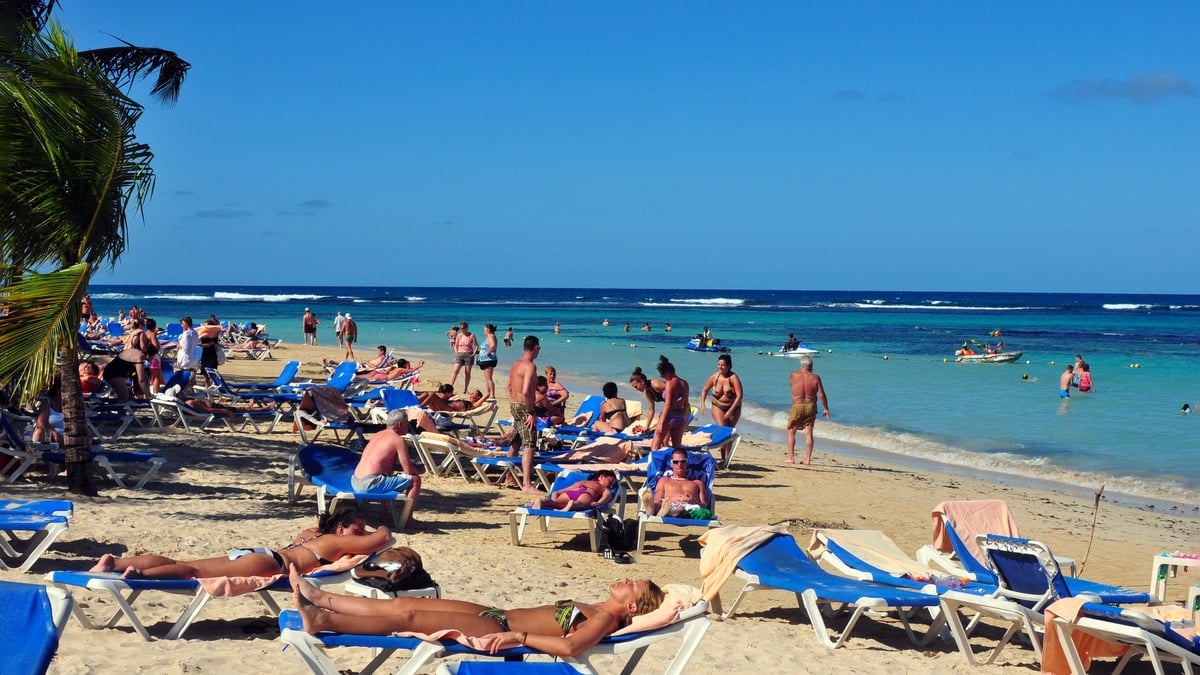 Canadian Airlines Shift Routes to Snowbird Paradise