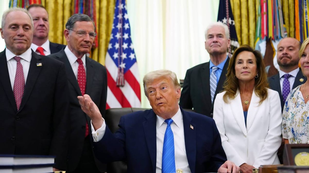 Trump Blasts Democrats Over Platner Hypocrisy