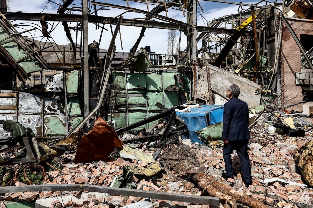 Trump Warns Iran: Strike Infrastructure if Strait Stays Blocked