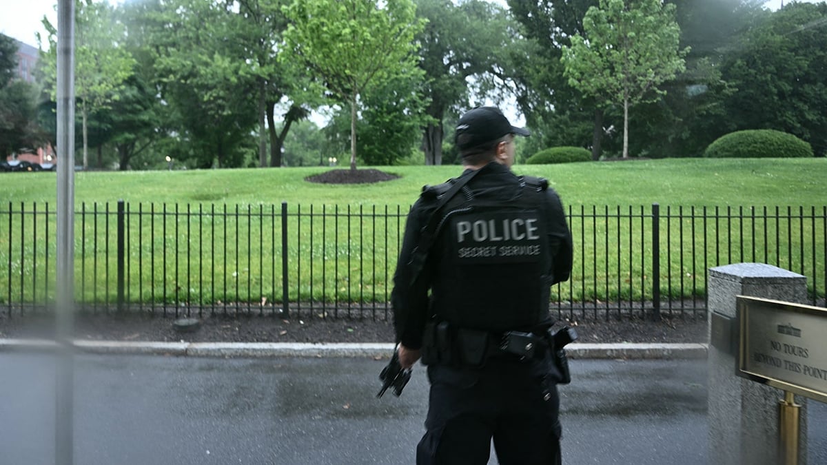 ABC Reporter Ducks for Cover After Gunfire Near White House