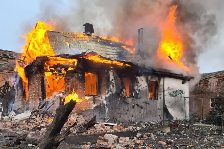 Trump Threatens to Destroy Iran's Power Plants, Bridges