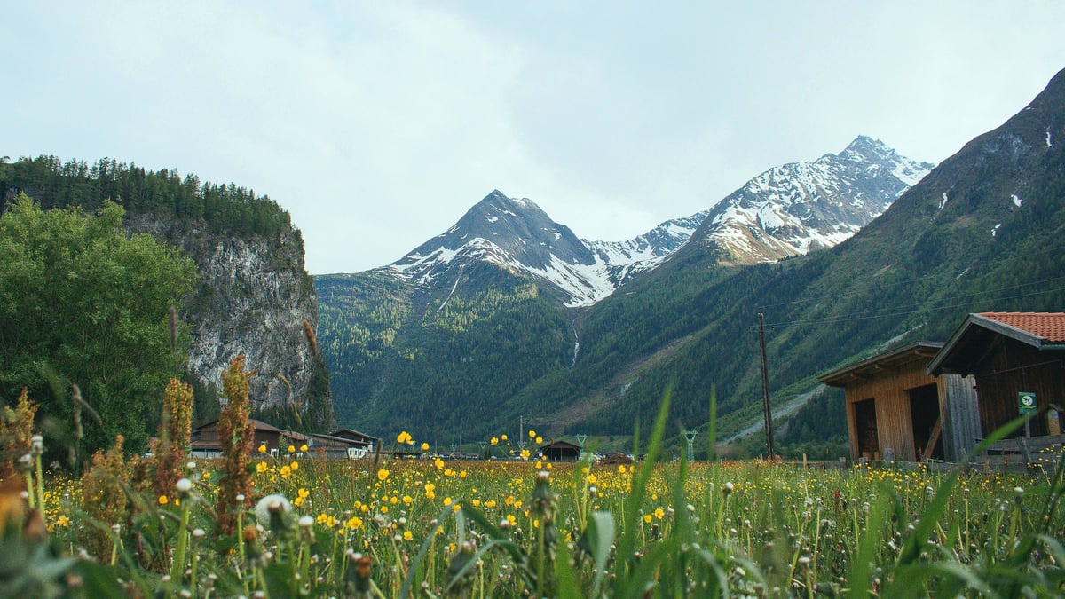 15 Spring Travel Deals Before Summer Surge