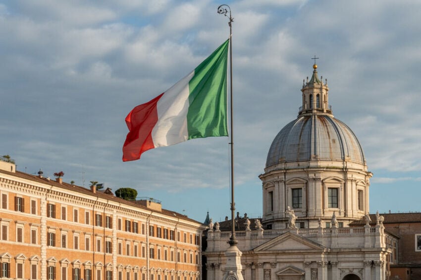 UK Tightens Travel Advice for Schengen Nations in April 2026