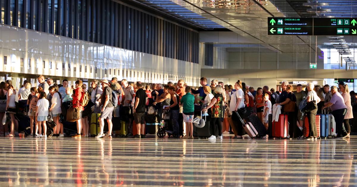 Summer Travel Alert - Expect 6-Hour Queues at Major UK Airports