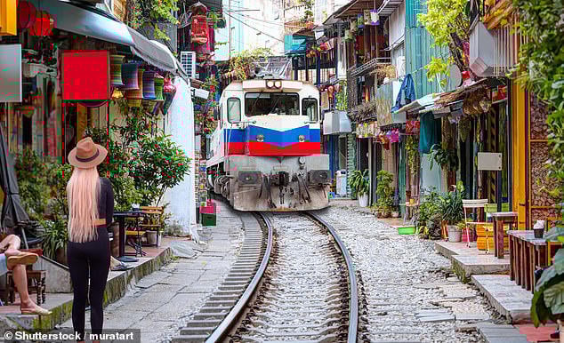 Brits Flock to Vietnam to Escape Rain, Save £450 on Flights