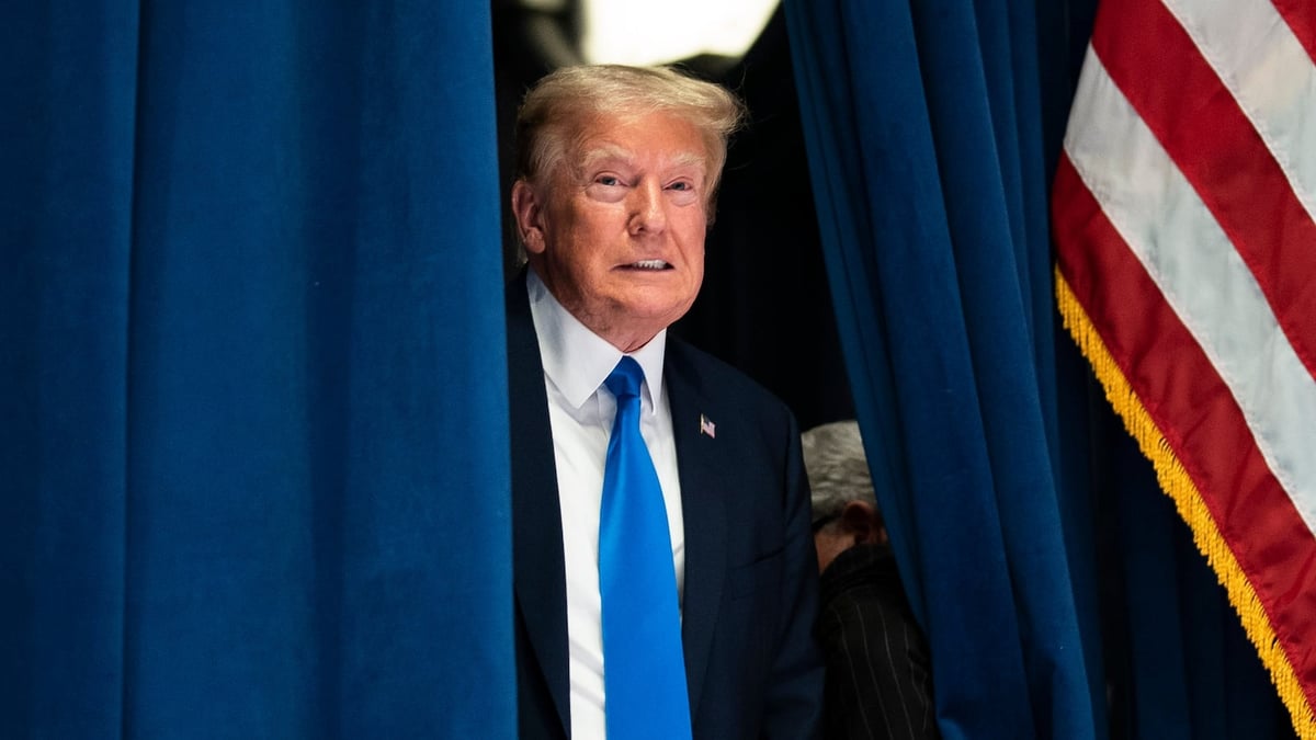 Top Trump Aide Quits amid White House Exodus