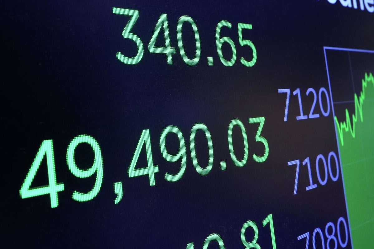 Democrats Split On Stock Trading As Trump Corruption Fight Builds