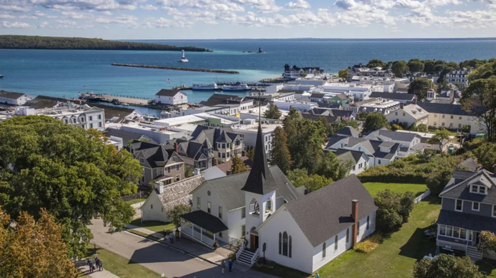 Wisconsin vs Michigan: Best Great Lakes Towns?