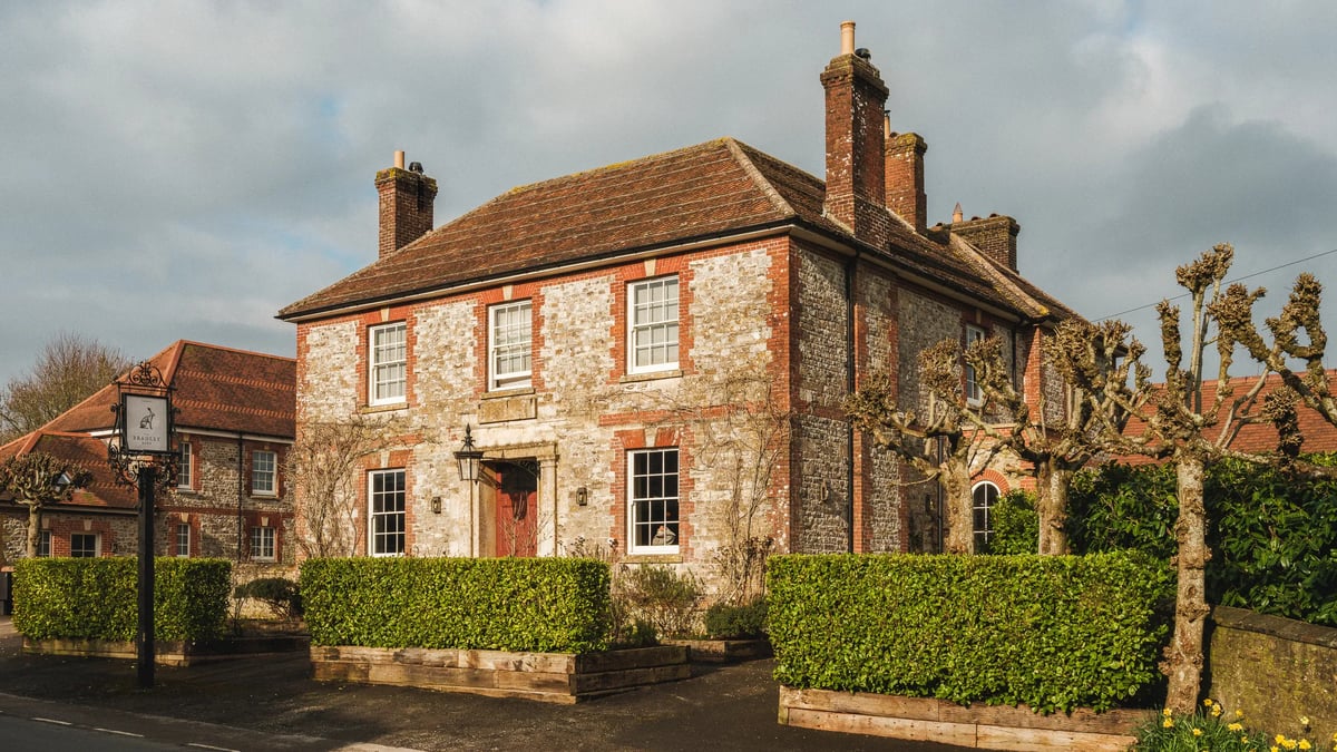 Wiltshire’s New Pub With Rooms Is Near Stonehenge