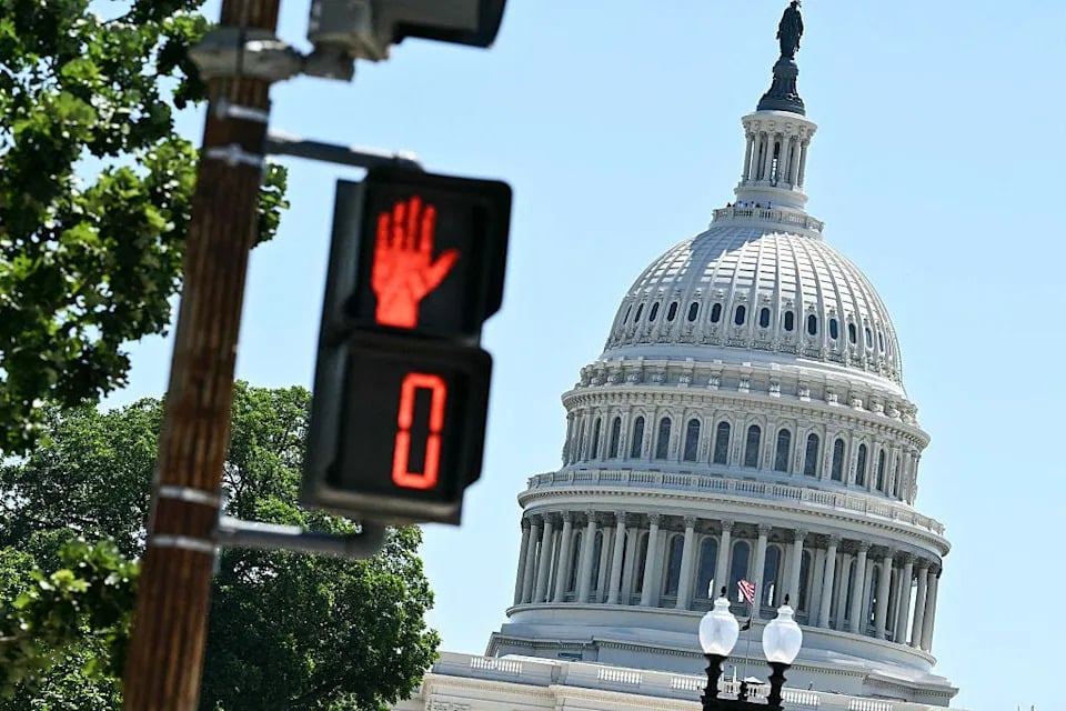 Democrats Keep Edge Over GOP In New Congressional Poll