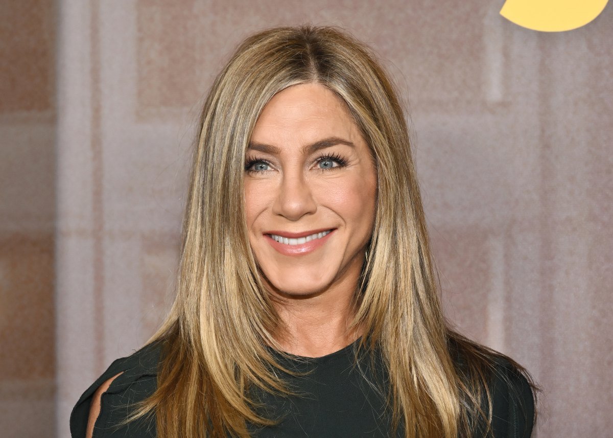 Jennifer Aniston's Go-To Flip-Flops Are a Comfy Amazon Hit
