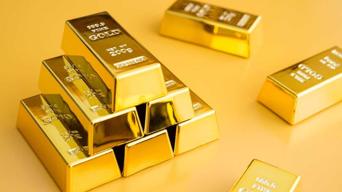 Ex-CIA Official Accused Of Stealing $40M In Gold Bars