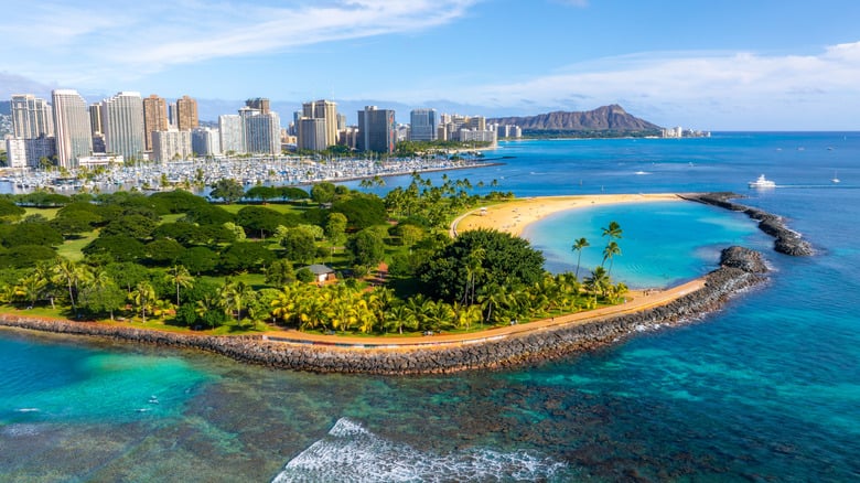 5 Affordable Spots with Hawaii Vibes for Retirement