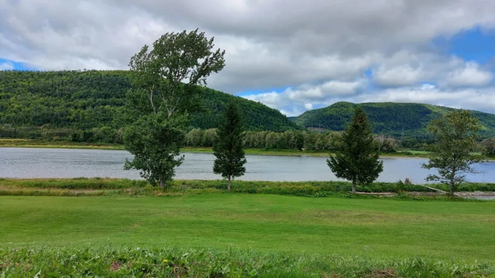 Pennsylvania Lakefront State Park Offers Peaceful Outdoor Escape
