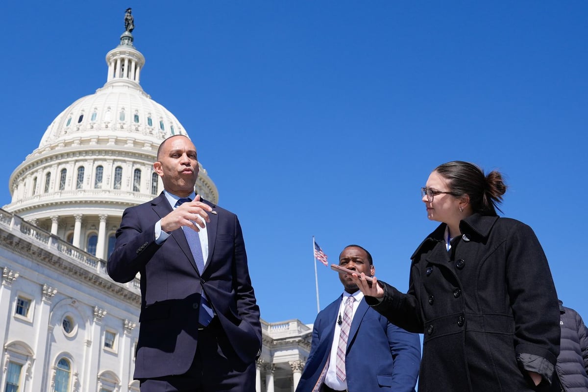 Jeffries Won't Rule Out Trump Impeachment if Democrats Take Congress