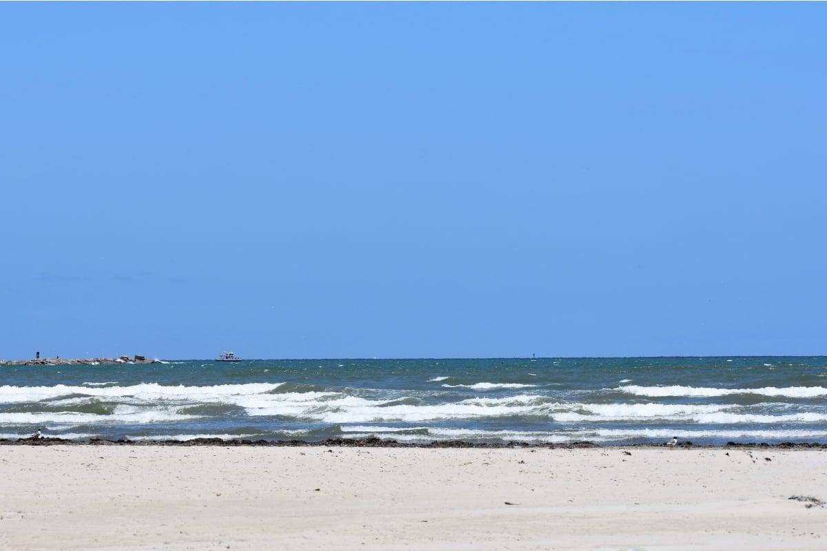 4 Gulf Coast Spots Locals Say To Keep Secret This Summer