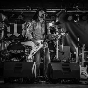 Big Engine Spotlights Monkey’s Uncle in Jax Beach